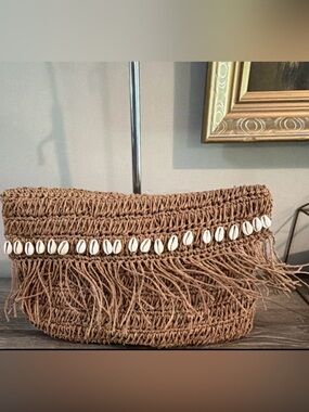 Boho Woven Raffia Brown Summer Clutch with White Shell Trim Magnetic Snap EUC